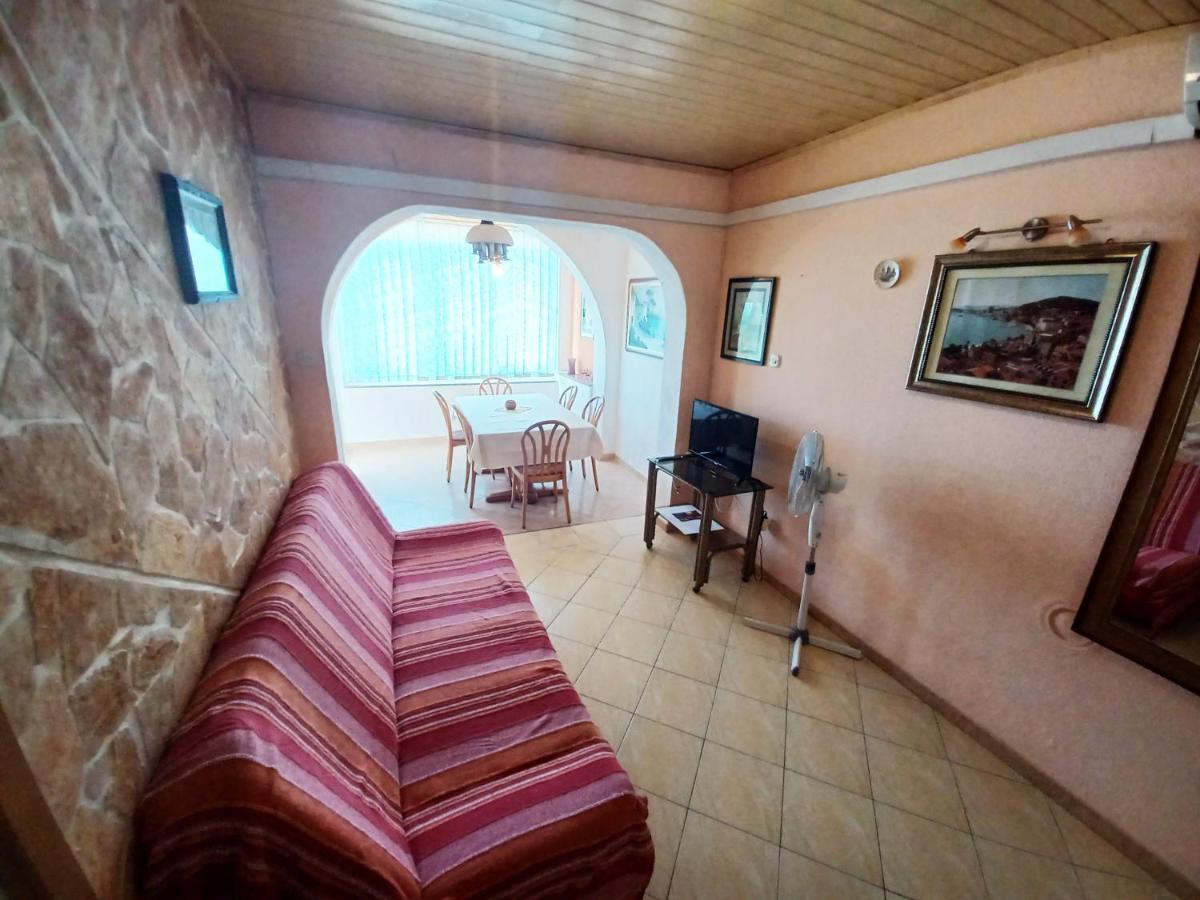 Apartments Carmen Vinisce ภายนอก รูปภาพ